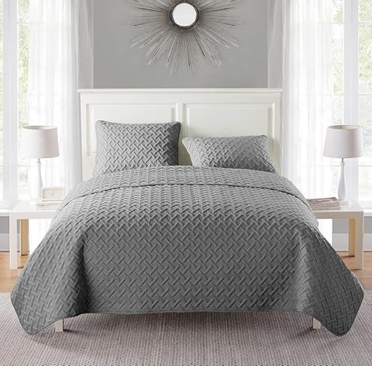 VCNY Home Quilt Super Soft Reversible Bedding Set with Matching Shams, Twin, Nina Grey